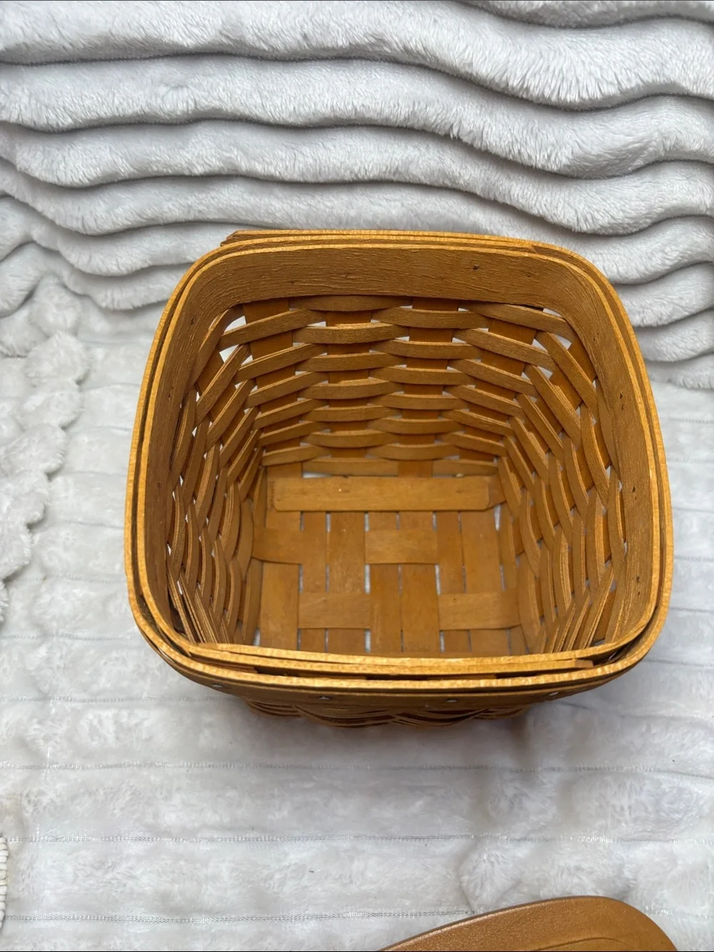 Longaberger Handwoven Wood Tall Tissue Basket with lid 1999 signed